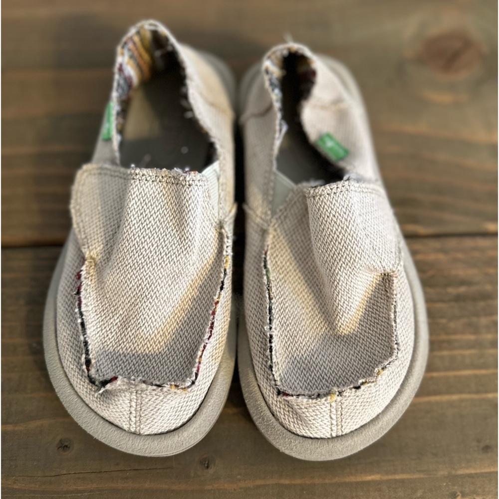 NWOT Sanuks kids